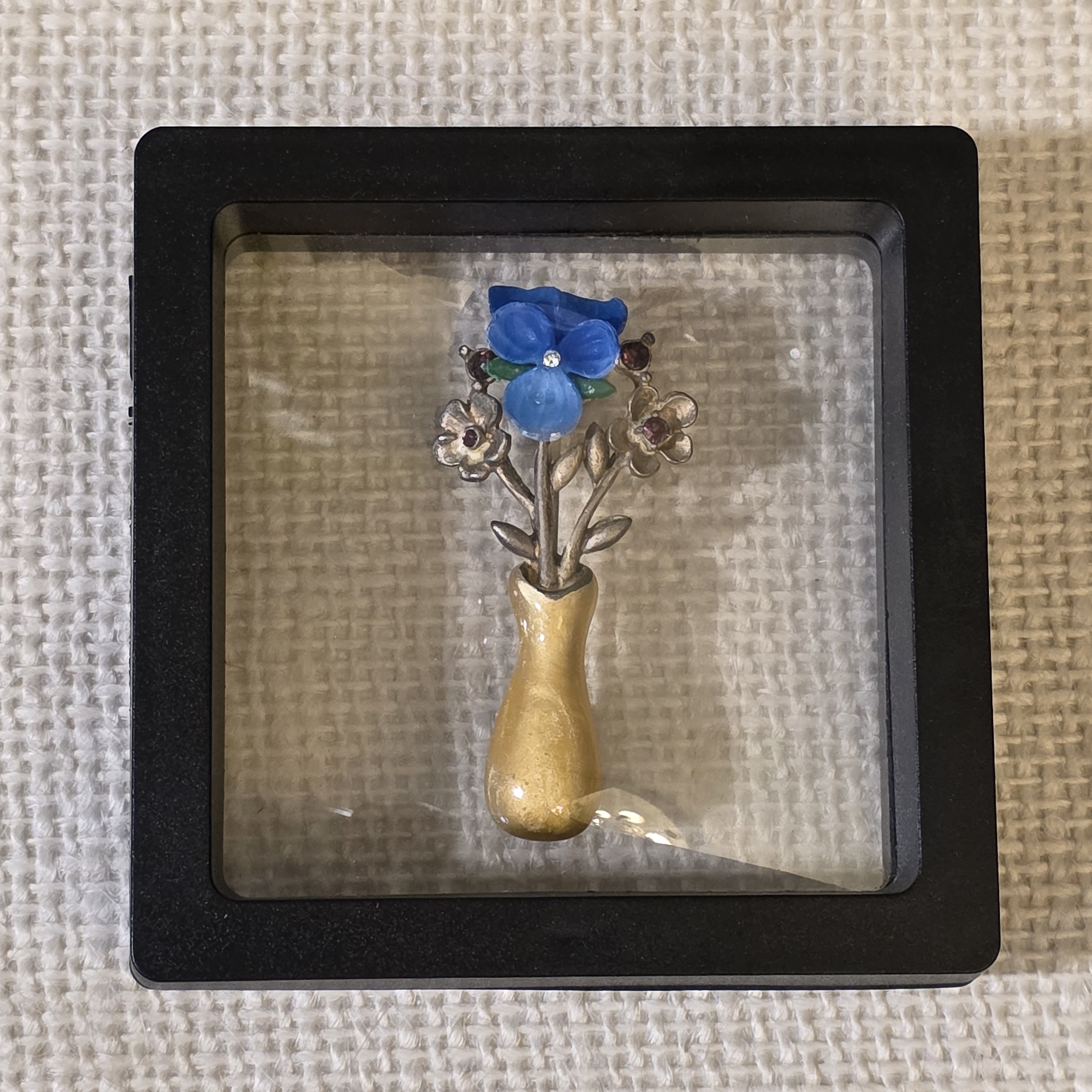 Elegant Blue And Gold Floral Brooch